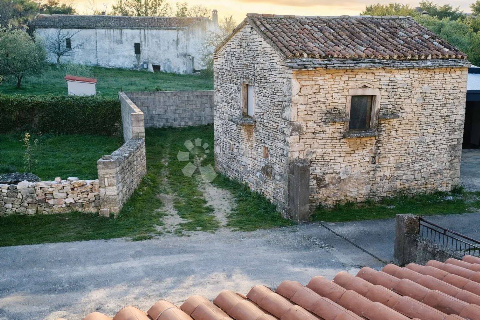 glavani – kuća p+1+potkrovlje + kamena kućica, useljivo, 181.000 € - slika 9