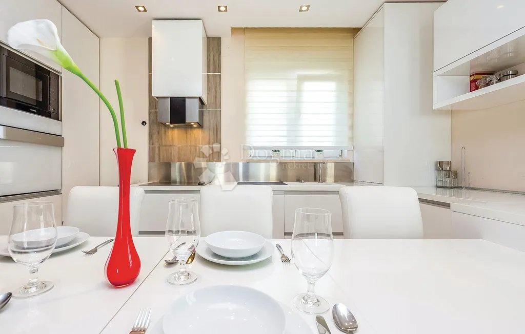 apartman 10 metara od mora sa bazenom crikvenica - slika 3