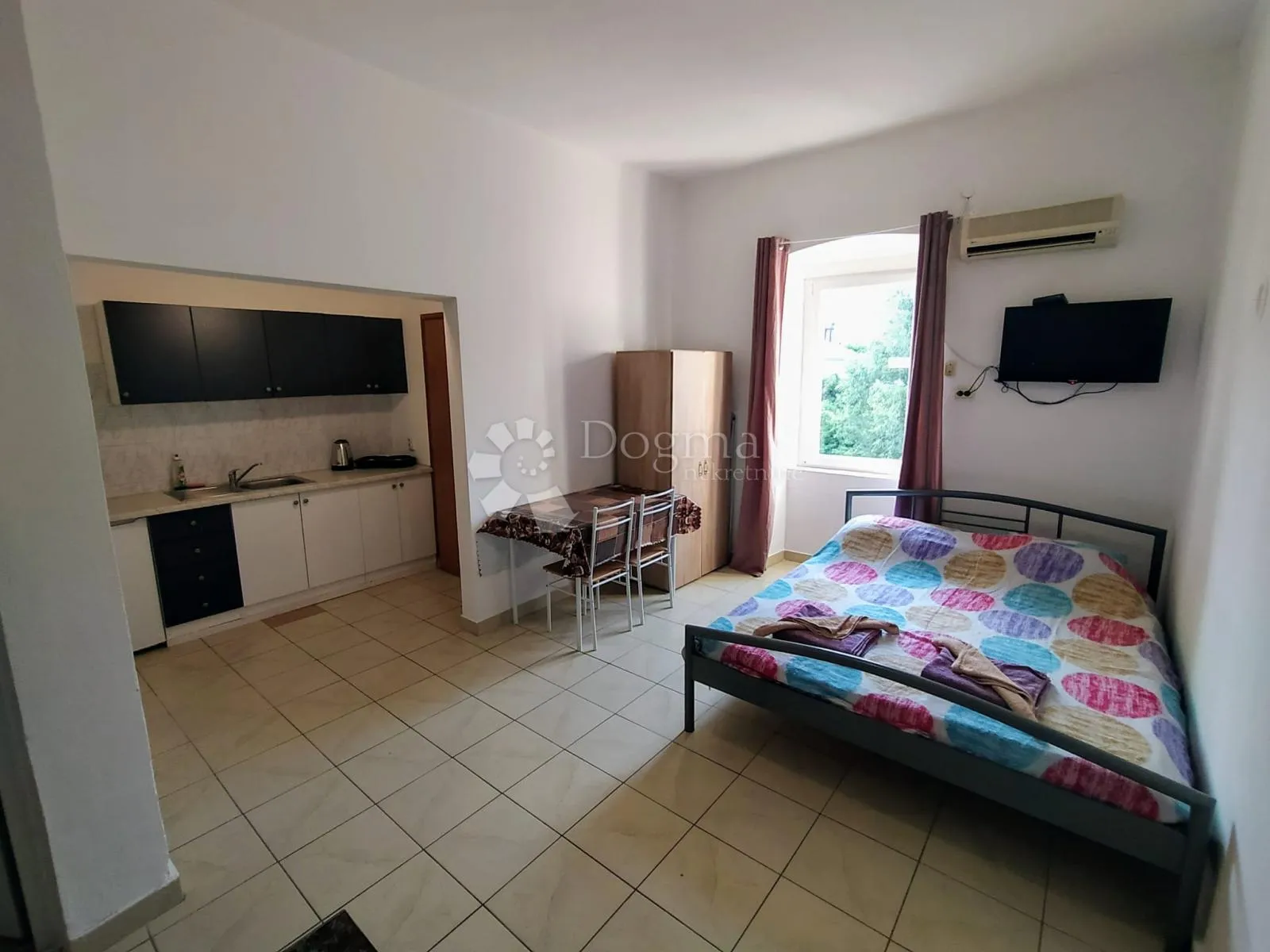 četverosoban stan u centru pule - 4 studio apartmana - slika 24