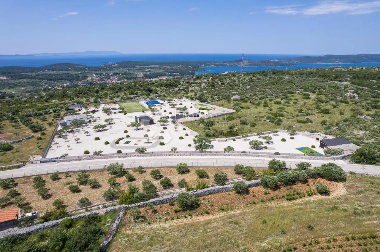hacienda na braču 10000m2 okućnice - slika 2