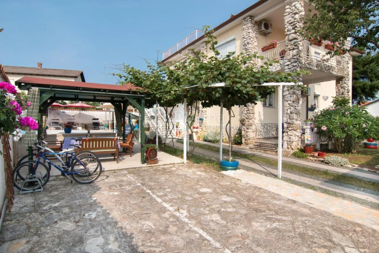 kuća sa bazenom i 4 stambene jedinice - 600m od plaže - slika 60