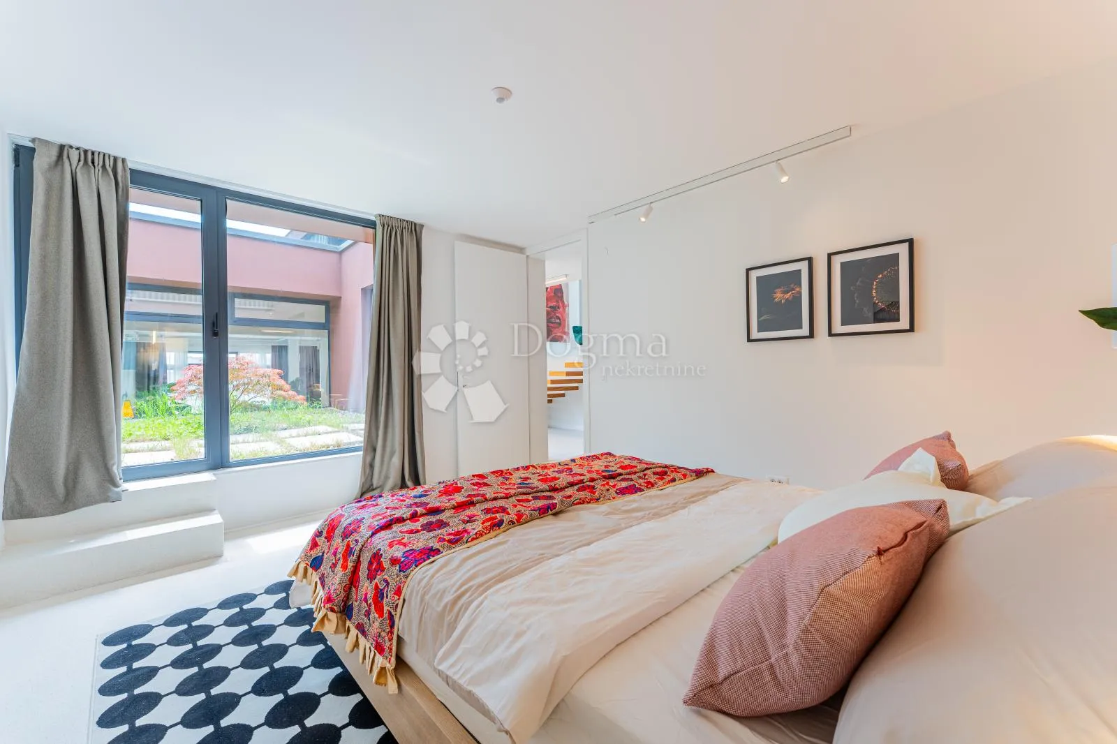 šestine – moderna vila 400 m² bazen zelenilo najam - slika 37