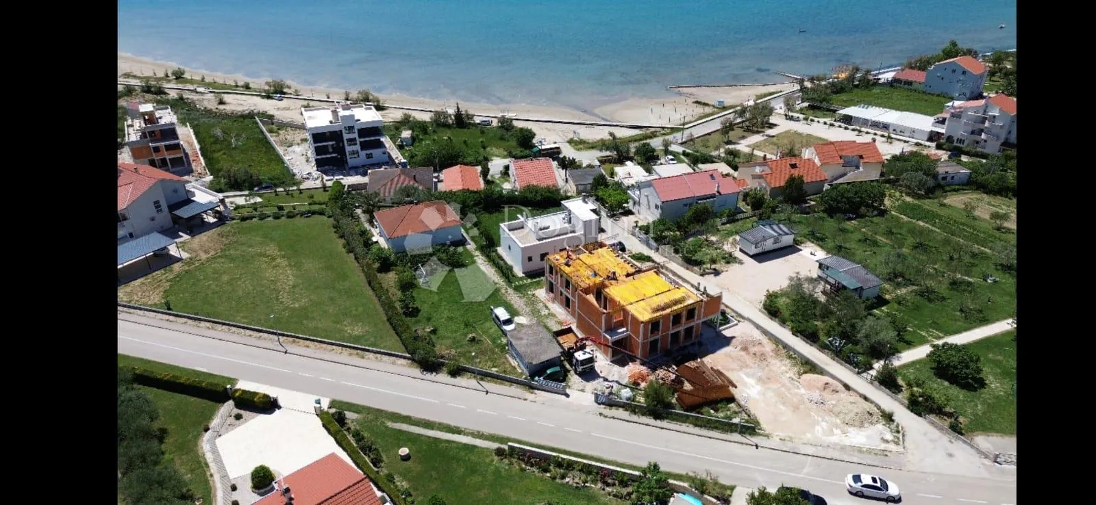 apartman na zadnjoj etaži s krovnom terasom i pogledom na more - slika 11
