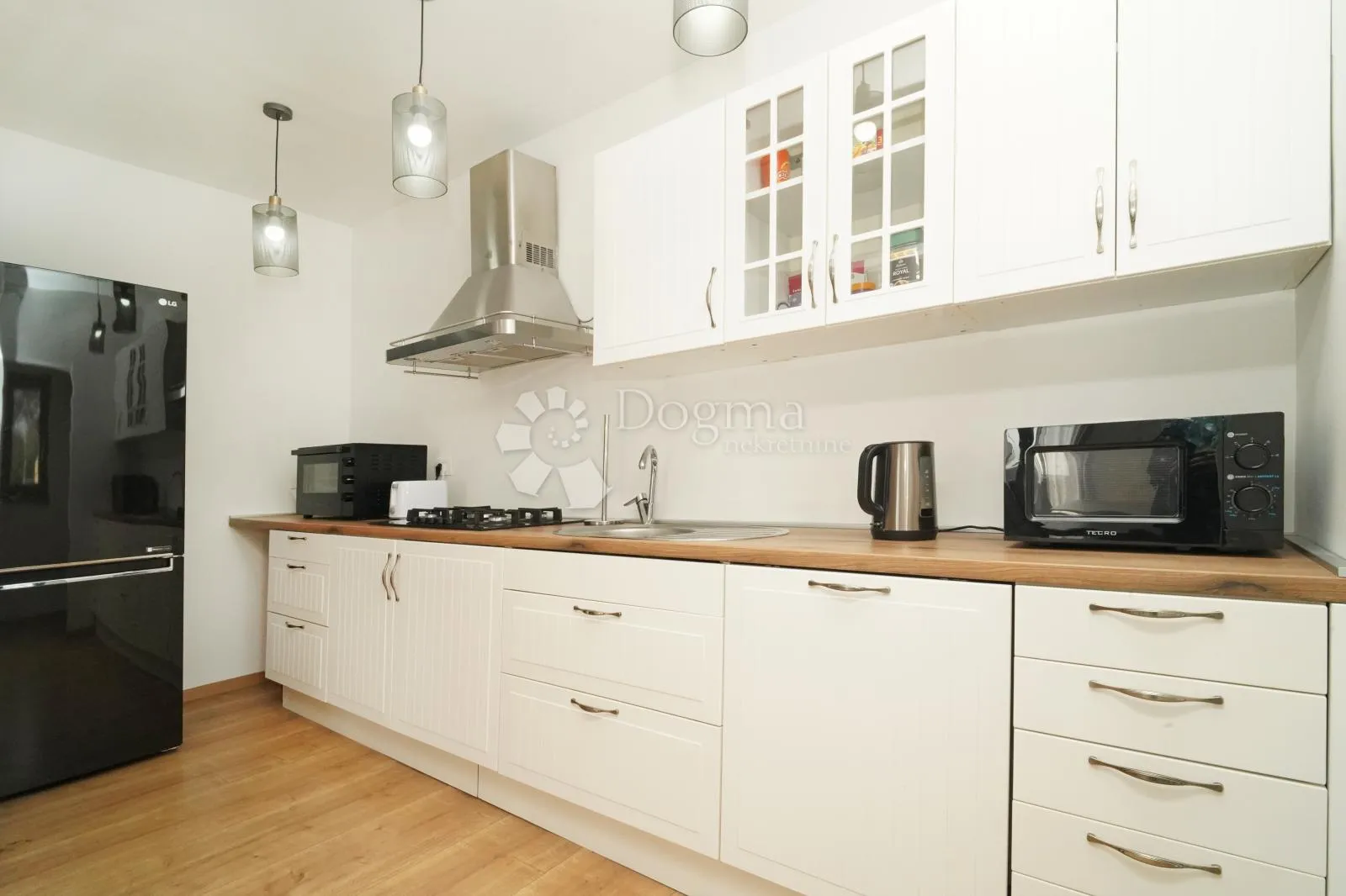 moderna kuća s 2 apartmana- kaštelir - slika 23