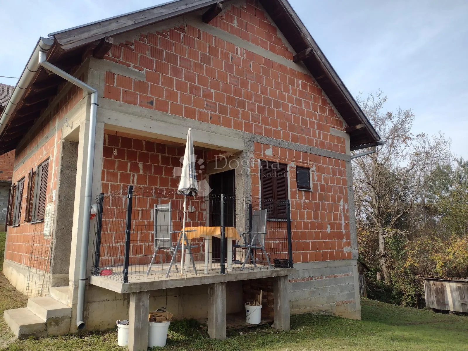 divan pogled, novouređeno i namješteno - slika 2