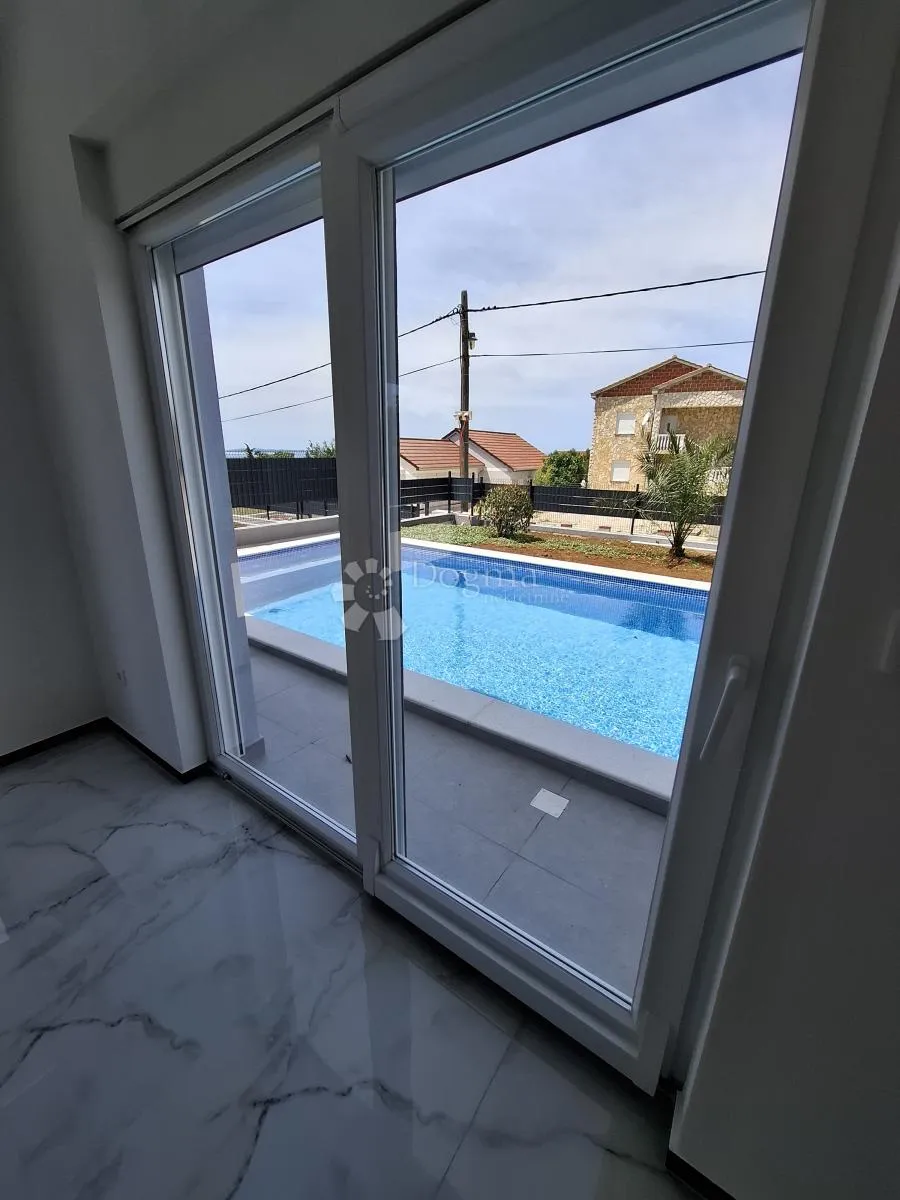 vila sa bazenom na viru - slika 4
