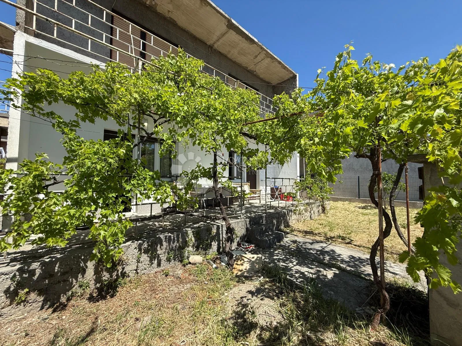 Kaštela - dvosoban stan za adaptaciju s velikim vrtom - Kaštel Novi, Kaštela
