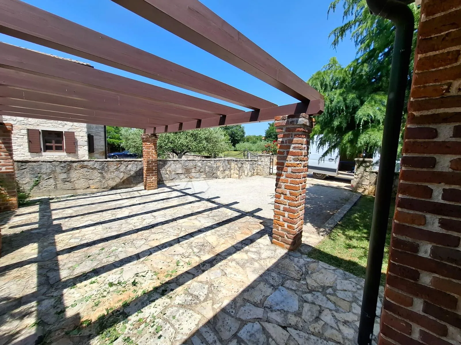 višnjan - kamena vila sa prostranom okućnicom - slika 39