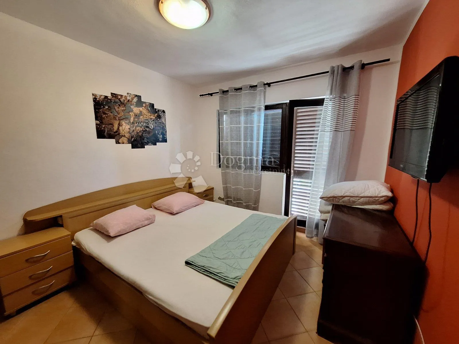 samostojeća kuća sa 3 apartmana - slika 7