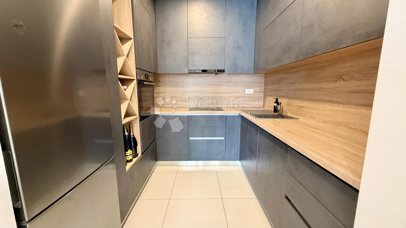 svijetao 4soban penthouse s terasama i parkingom - slika 9