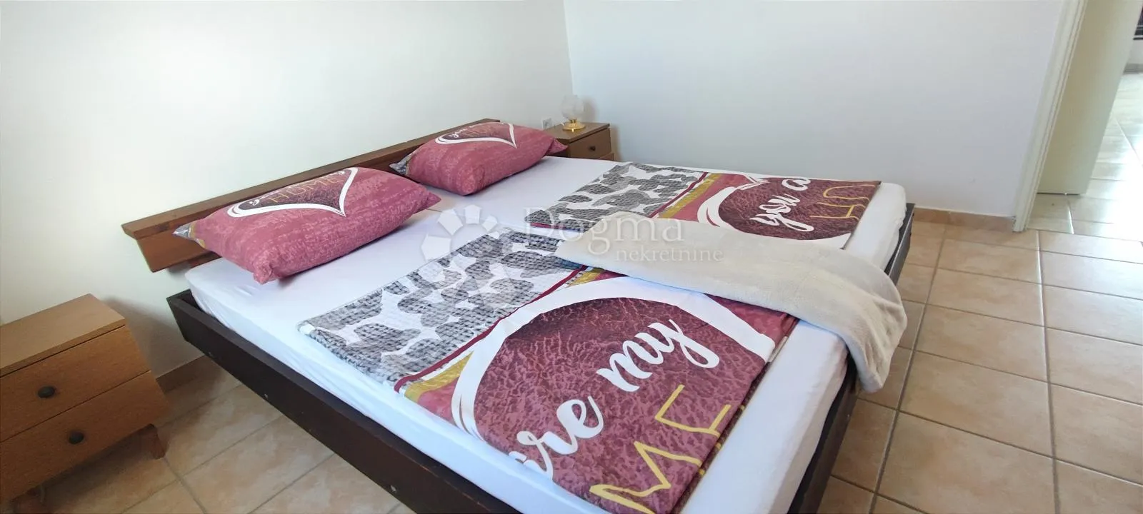 top samostojeća kuća s 3 apartmana (300m od mora), povljana - slika 12