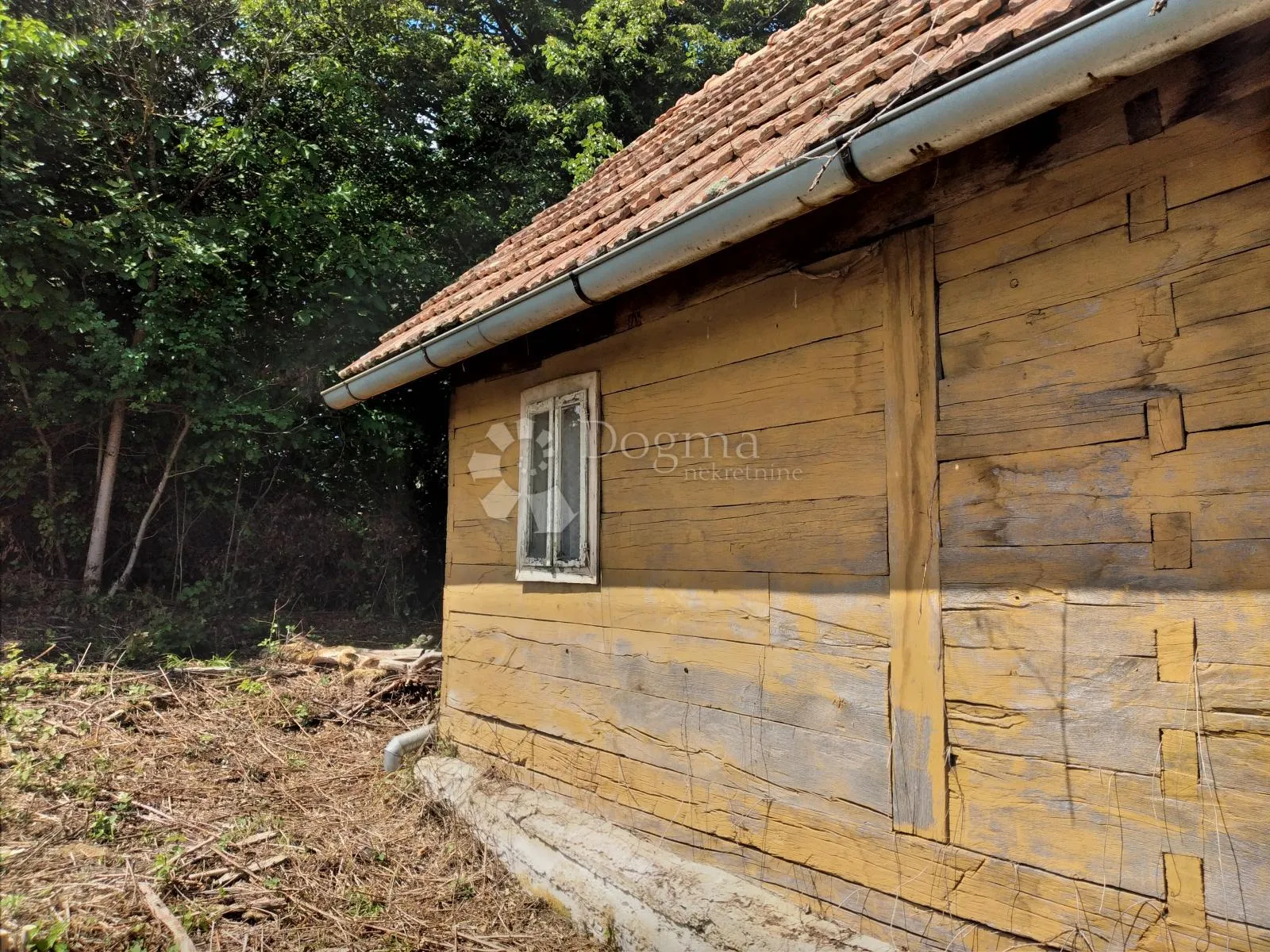 vikendica na selu s priključkom struje - slika 6