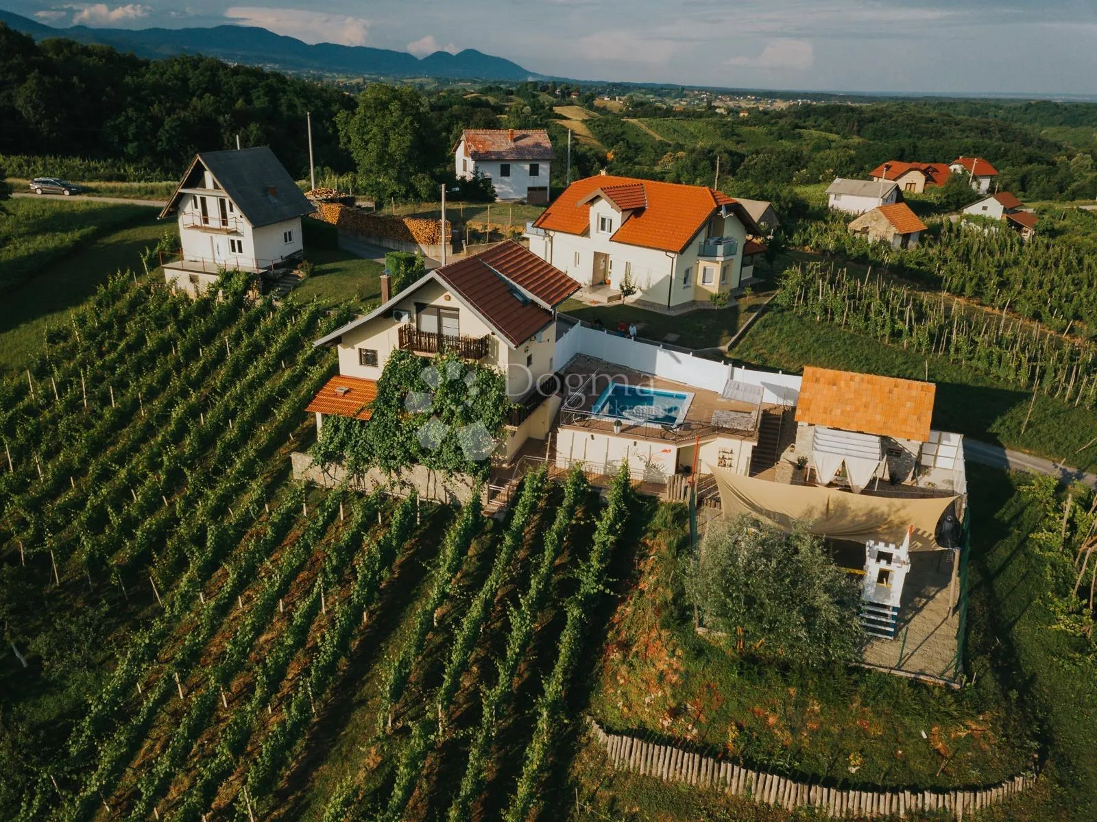 PRODAJA, Kuća, Ozalj- Grandić Breg, NKP 134 m2 sa okućnicom i vinogradom 3083 m2 - Grandić Breg, Ozalj