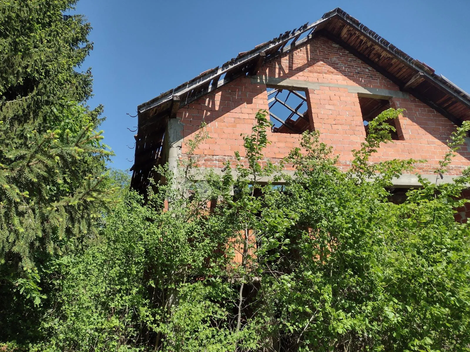 započeta gradnja na osami, izvor, 4ha - slika 11