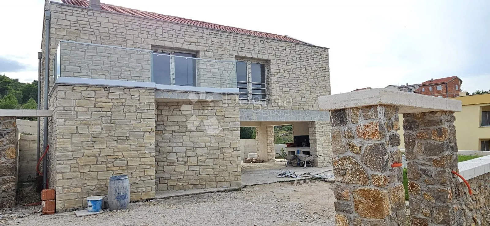 kamena kuća s bazenom i pogledom na more - slika 17