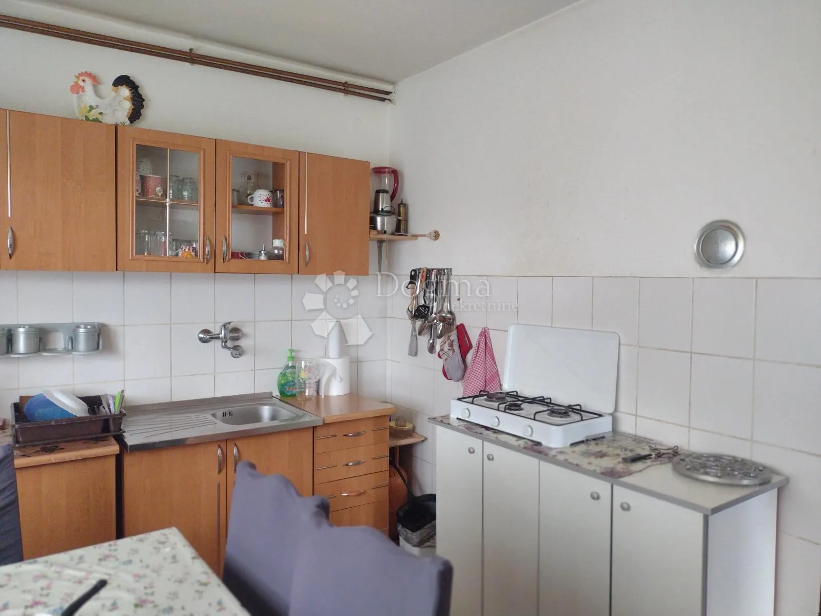 komforna kuća novije gradnje sa imanjem - slika 7