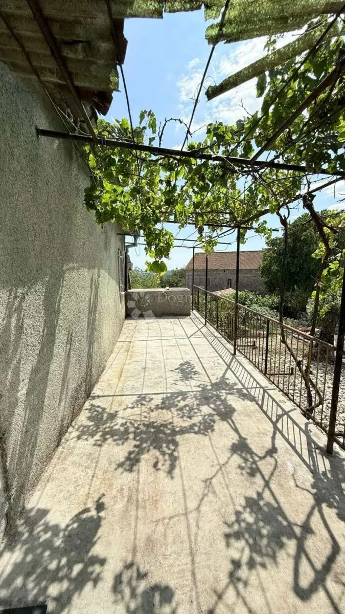samostojeća kamena kuća za renovaciju s pogledom - slika 4
