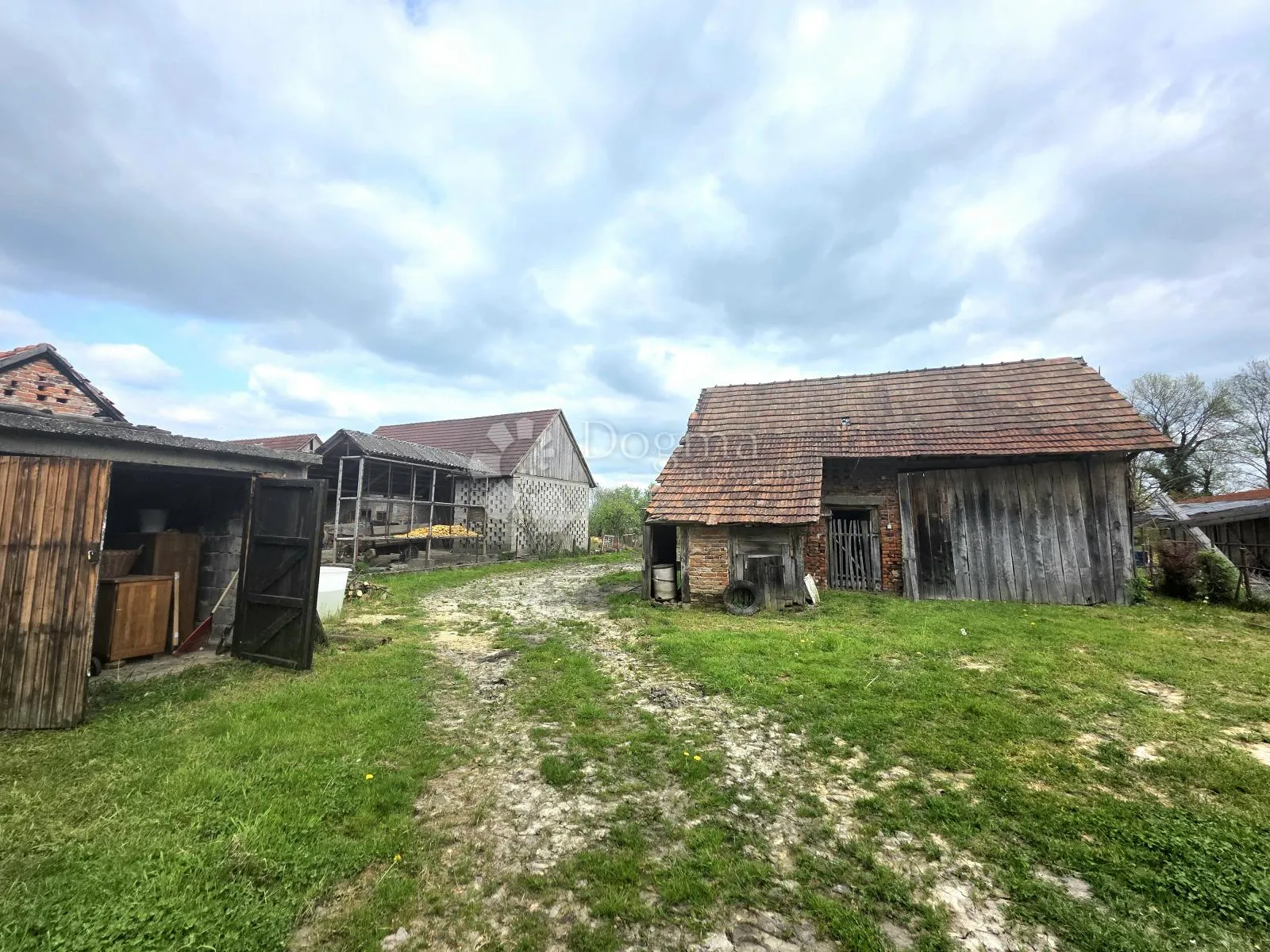 prodaja, kuća, vezišće, nkp 210 m2 sa okućnicom i zemljištem 2898 m2 - slika 18
