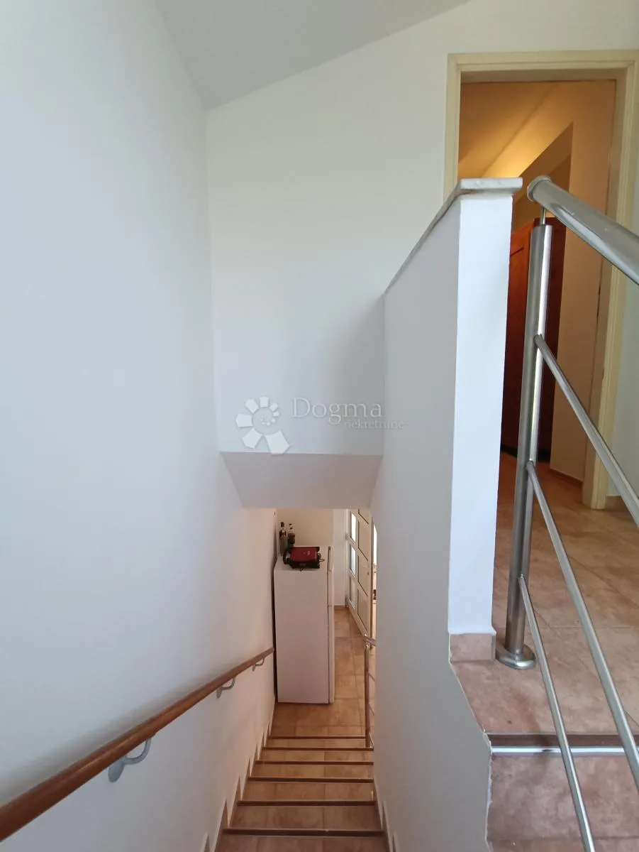 samostojeća kuća na šolti - slika 15