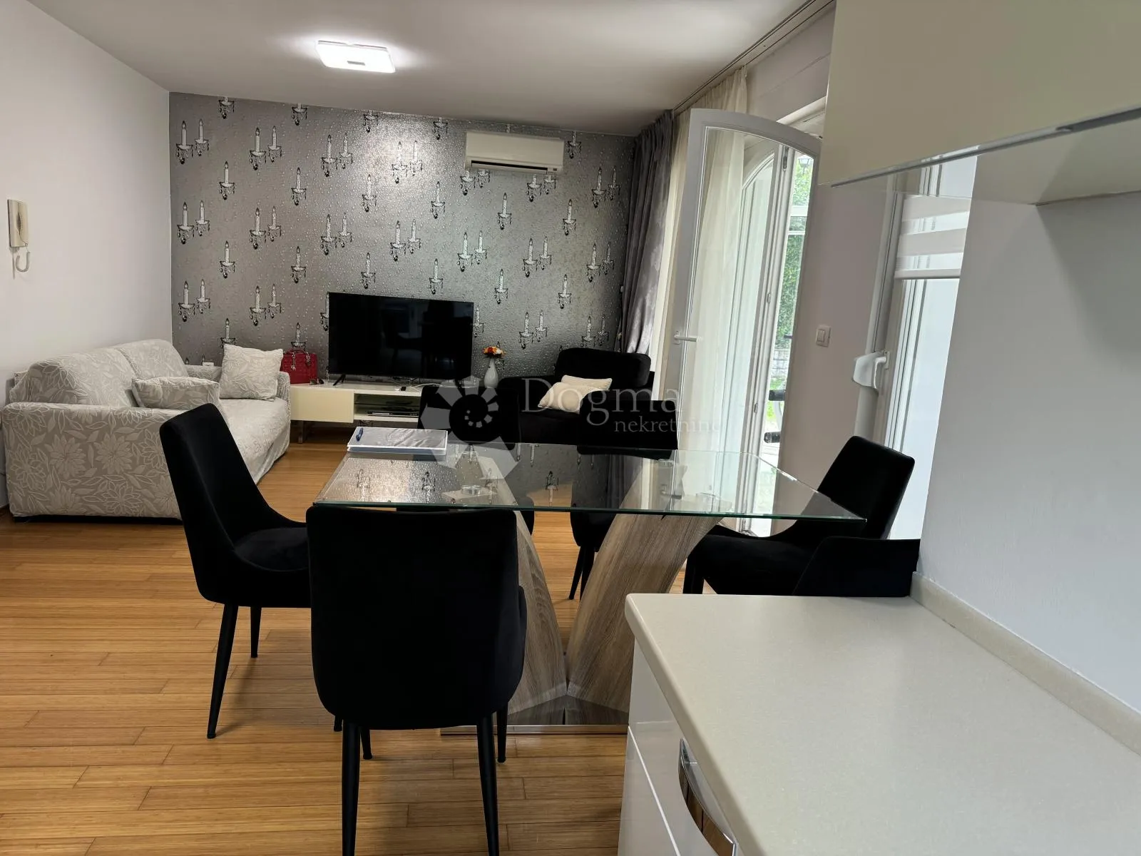 3s+db sa dvorištem i 2 parkirna mjesta-novouređen! - slika 8