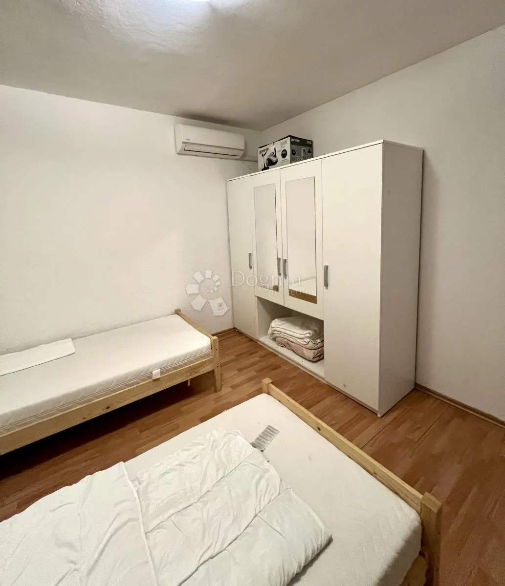 trosoban stan u rovinju - blizina plaže cuvi - slika 8