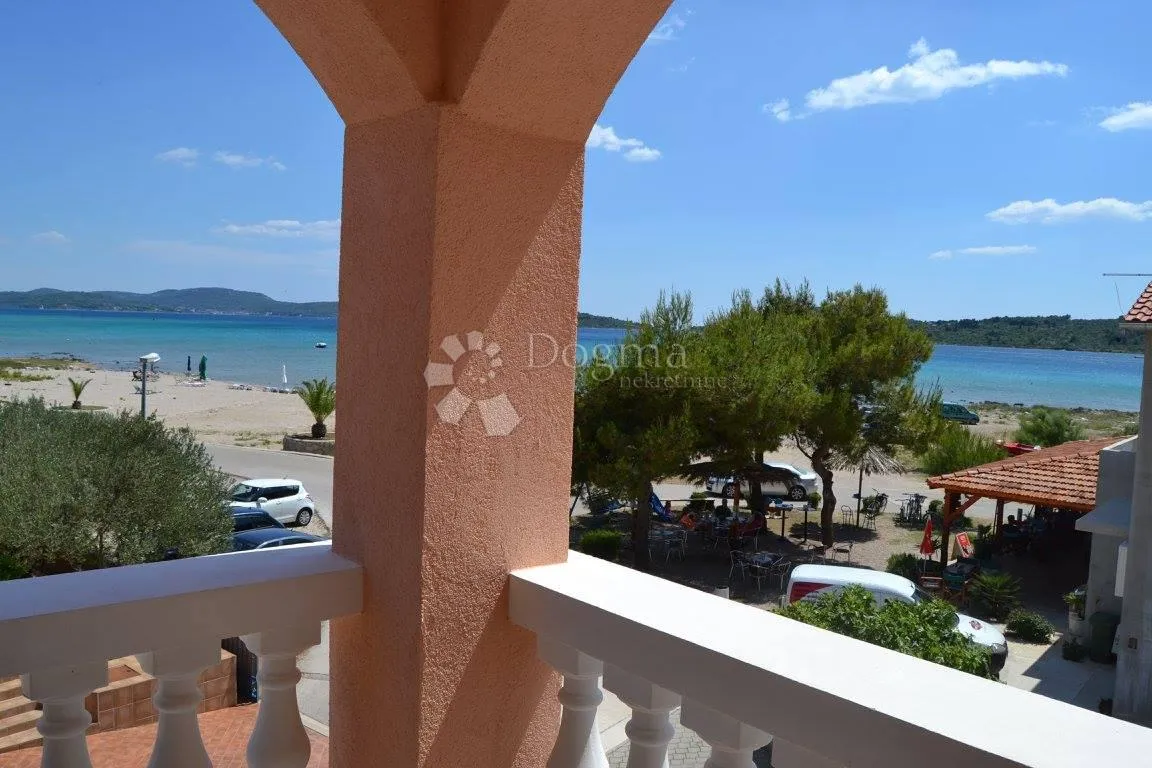 srima - atraktivna apartmanska kuća uz more - slika 3