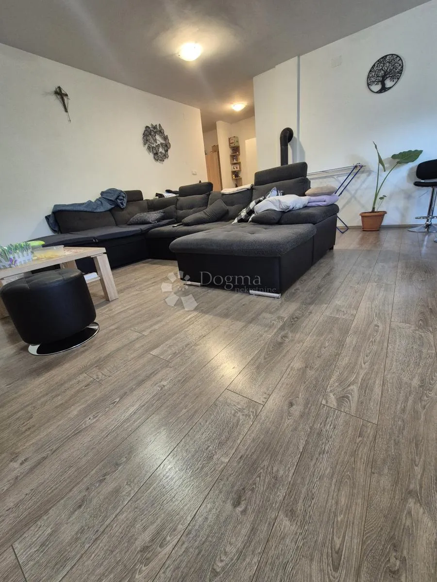 ekskluzivno! prostrani apartman 69 m² + 172 m² okućnice - slika 2