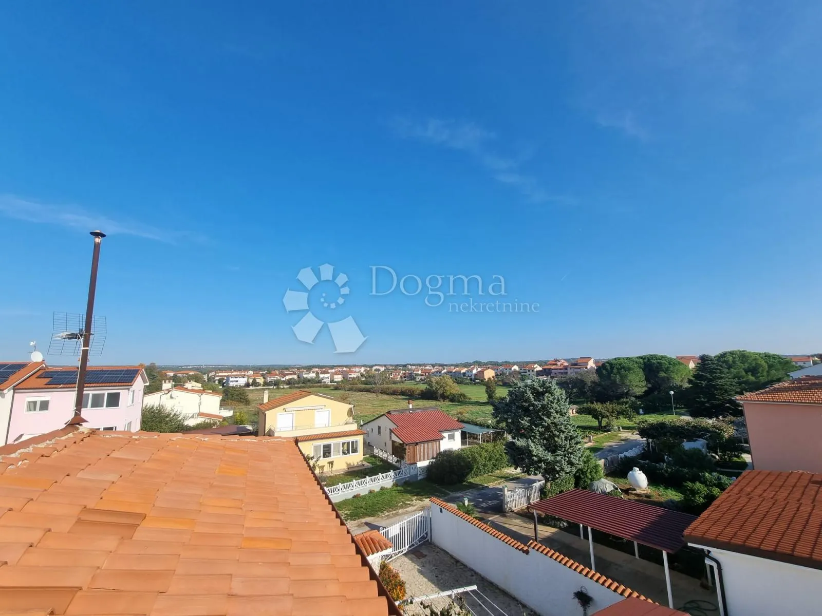 kuća sa bazenom i 4 stambene jedinice - 600m od plaže - slika 49