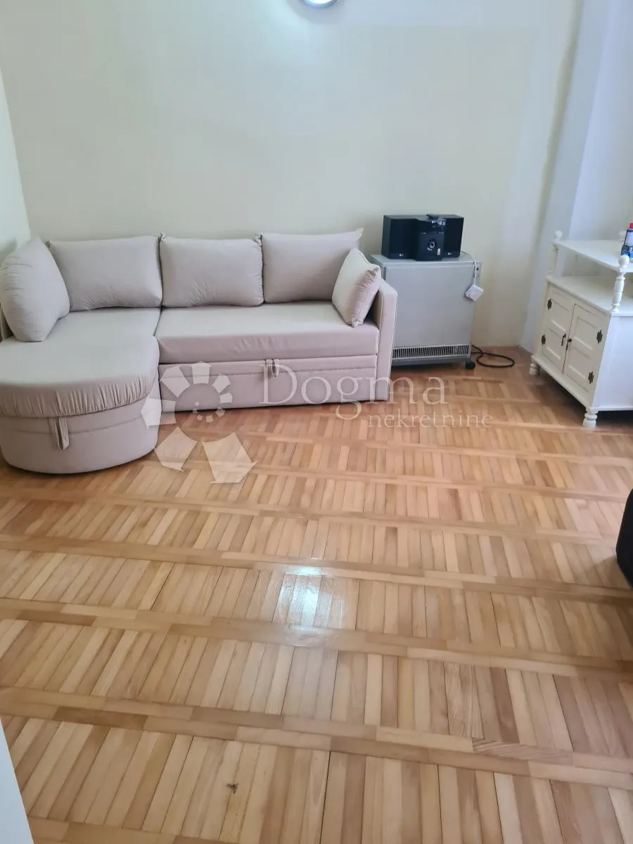 šibenik centar - kamena kuća blizu rive - slika 35
