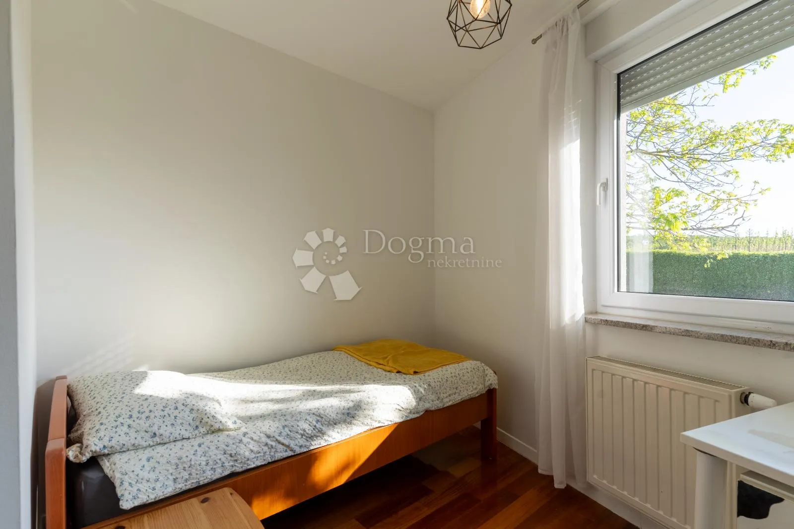 prozračan i topao dom u mirnom okruženju - slika 15