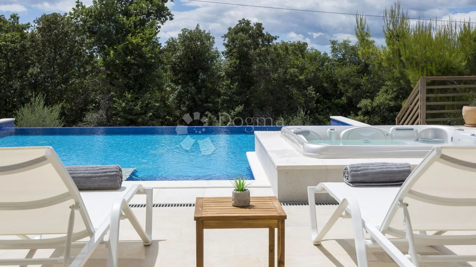 villa s 5* - panoramski pogledom na more i privatnost - slika 30