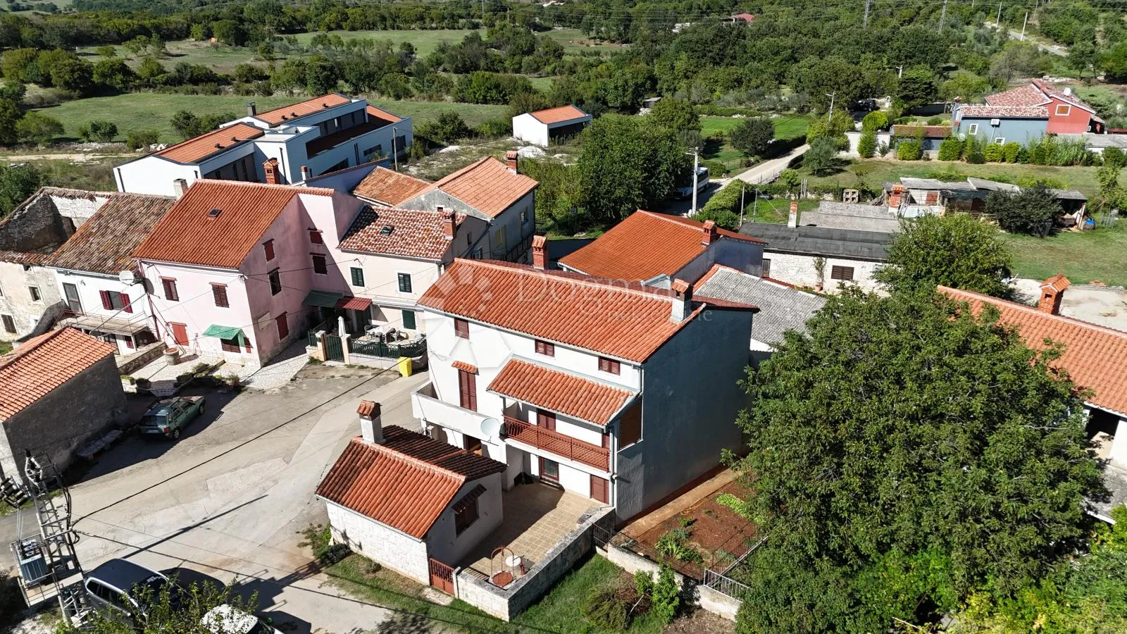 duplex -dvije kuće sa ljetnom kuhinjom i garažom - slika 2