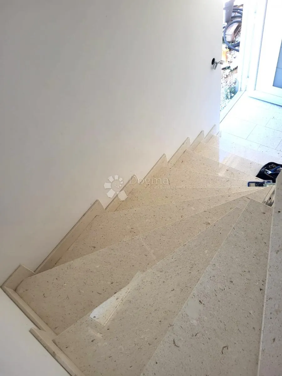 sofisticirana kuća - novogradnja s tri kategorizirana apartmana - slika 6