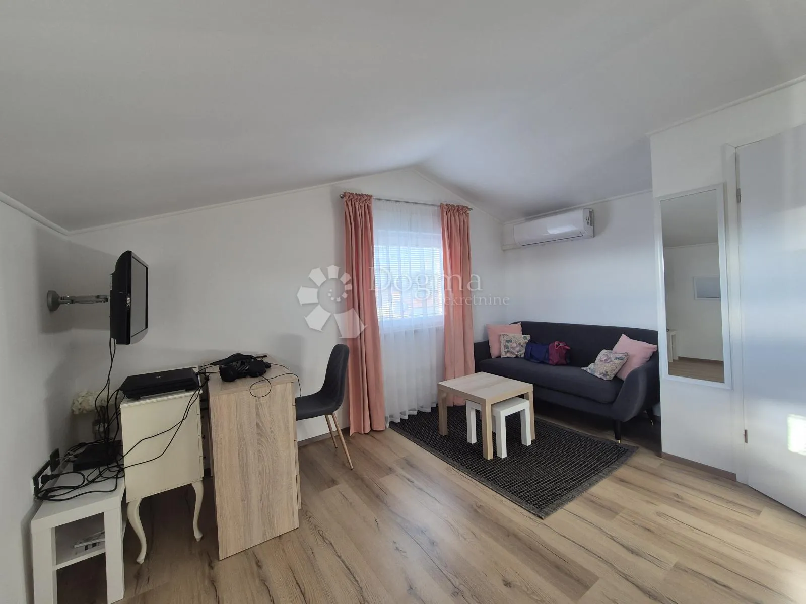 osunčan stan s pogledom na brijune - slika 21