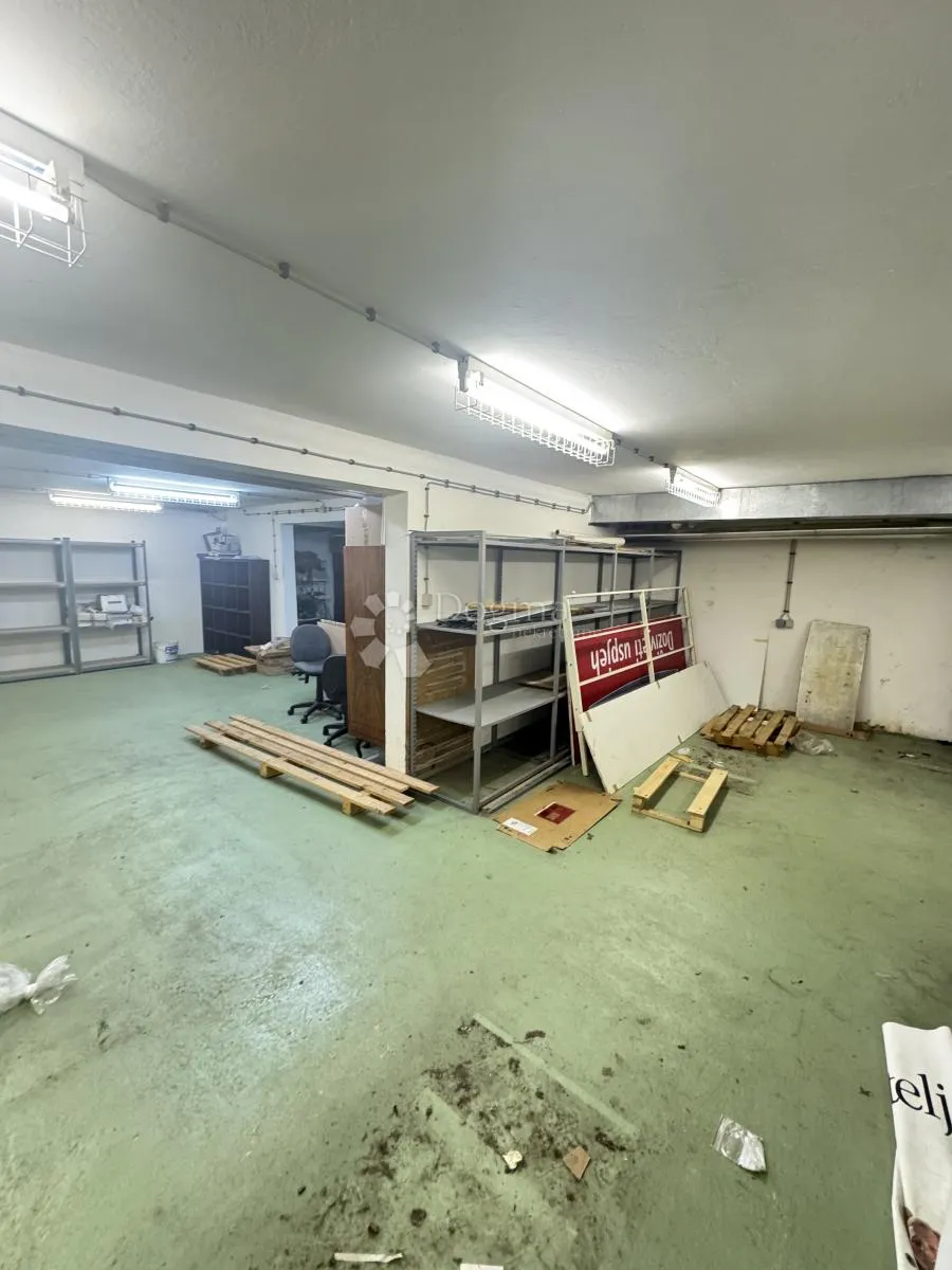 dvoetažni poslovni prostor s podrumom - slika 13