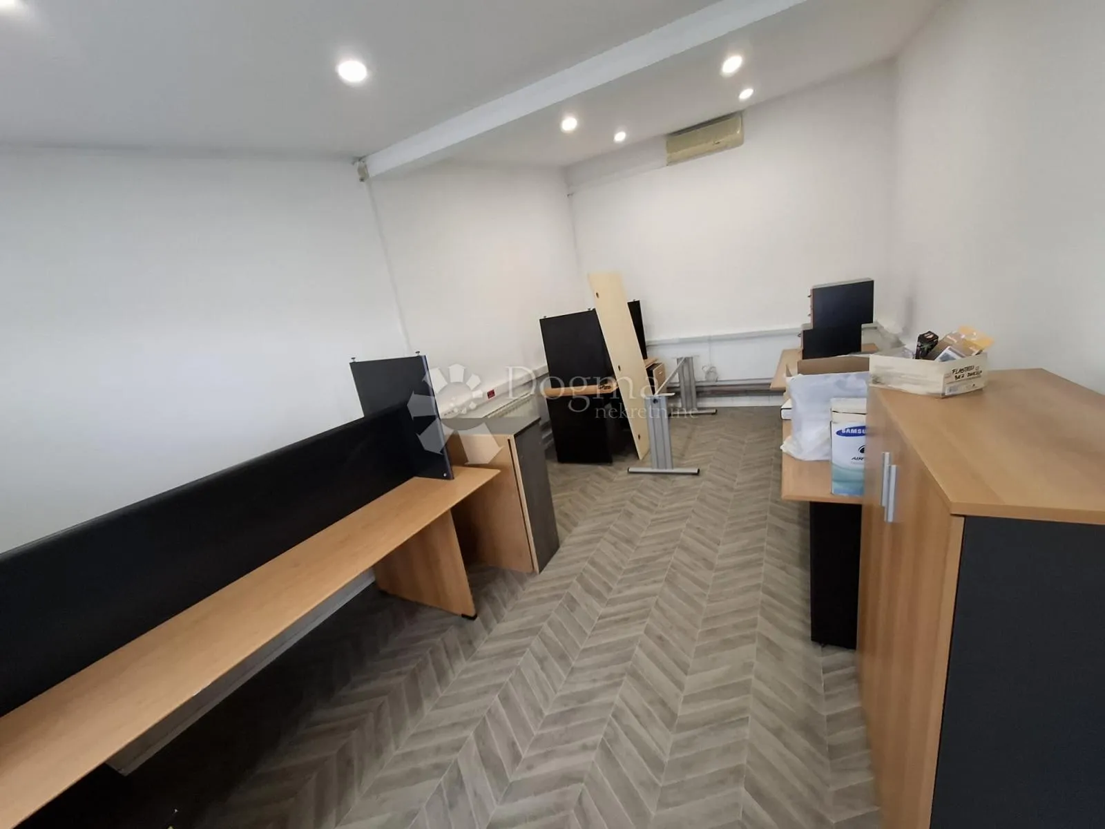 stambeno-poslovna zgrada trnje, 421 m², parking - slika 6