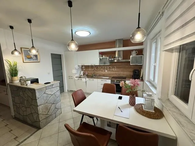 pinezići - apartman s pogledom na more - slika 1