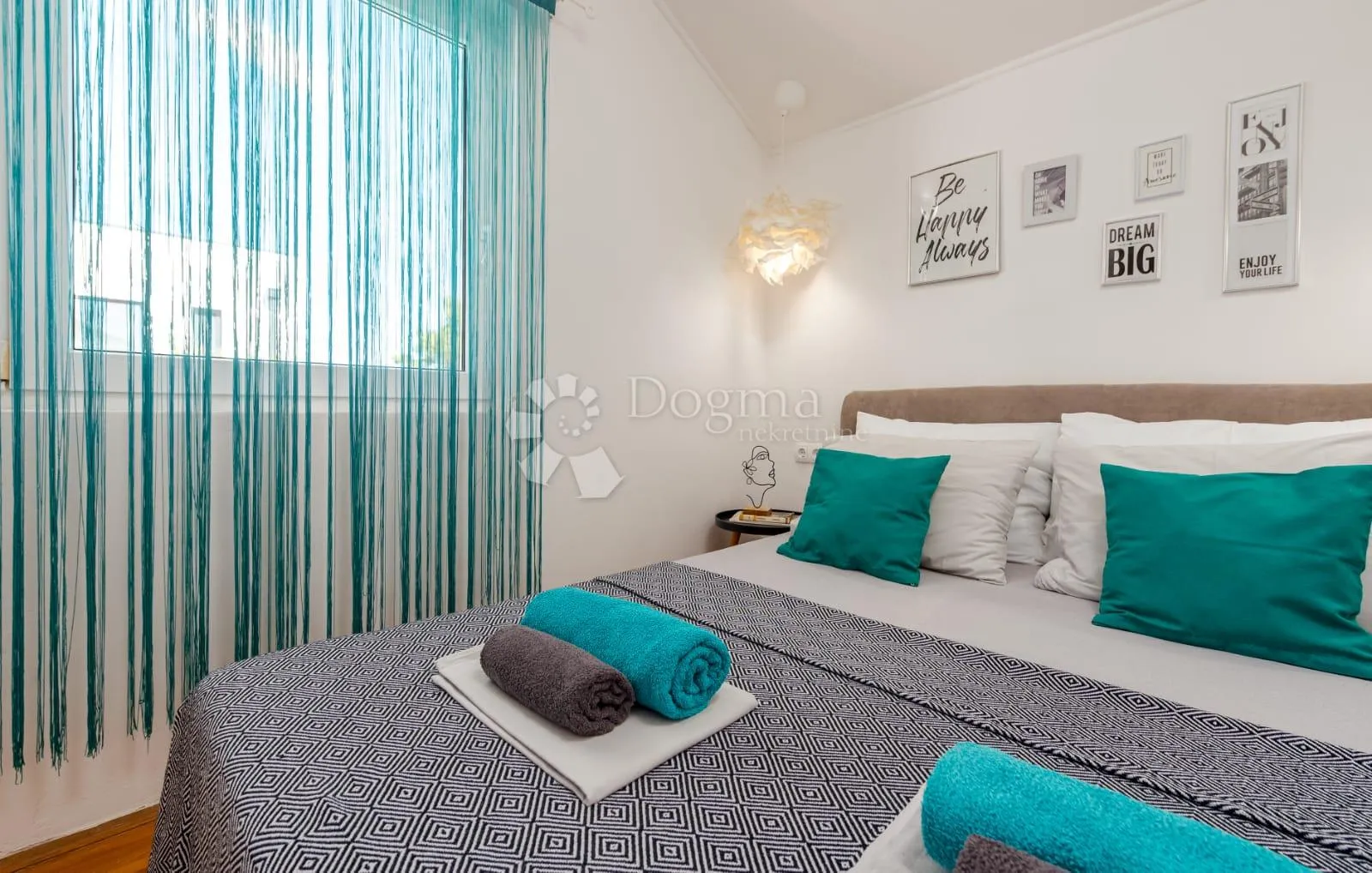 tri apartmana s bazenom - slika 54