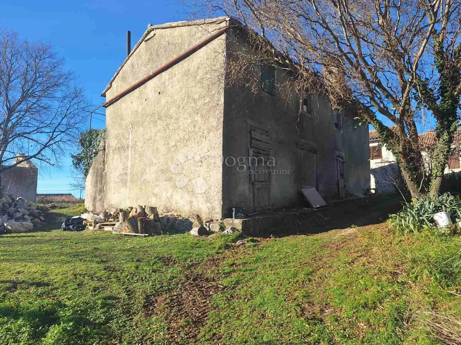 samostojeća kamena kuća za renovaciju s pogledom - slika 8
