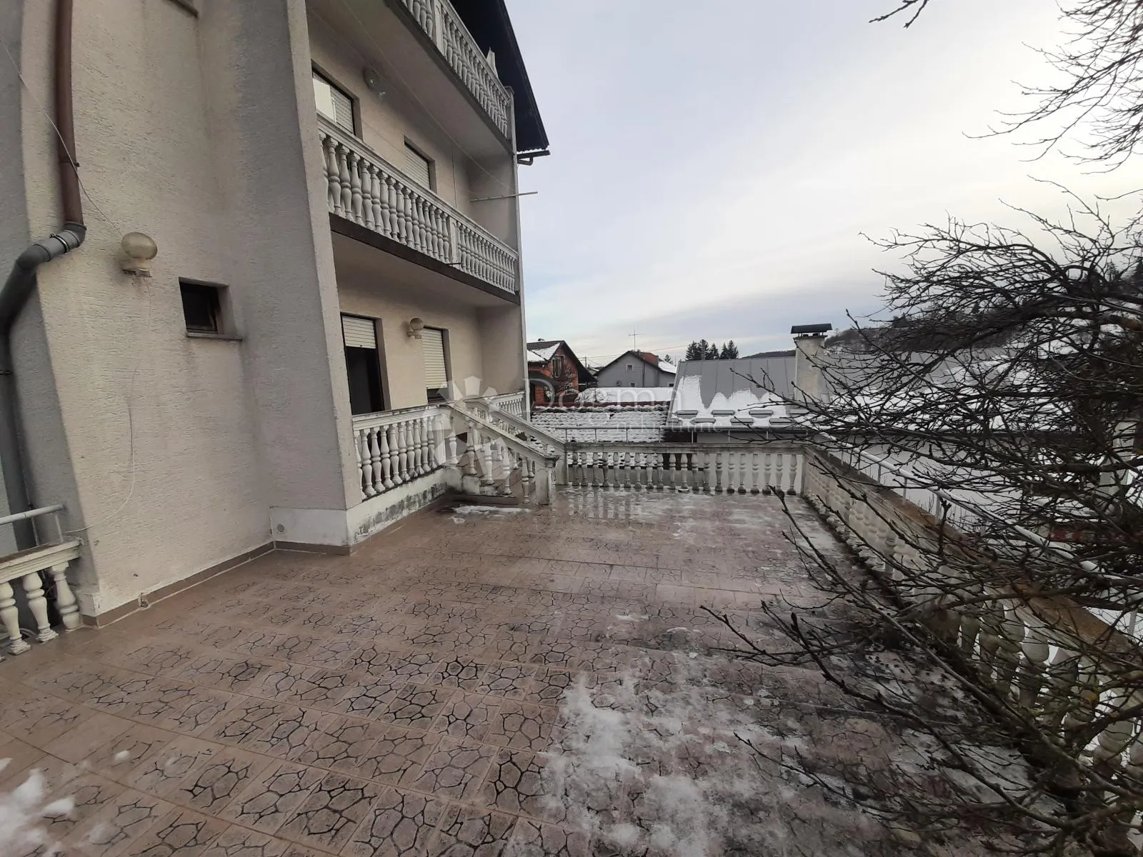 trosoban stan 76 m² s terasom 50 m² i vrtom – vugrovec - slika 11