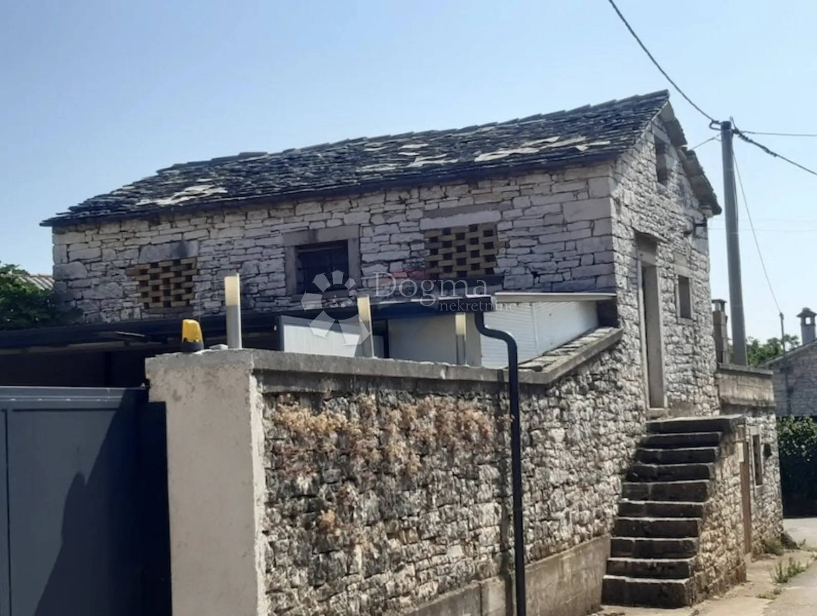 kamena kuća za renovaciju u pilatima - slika 8