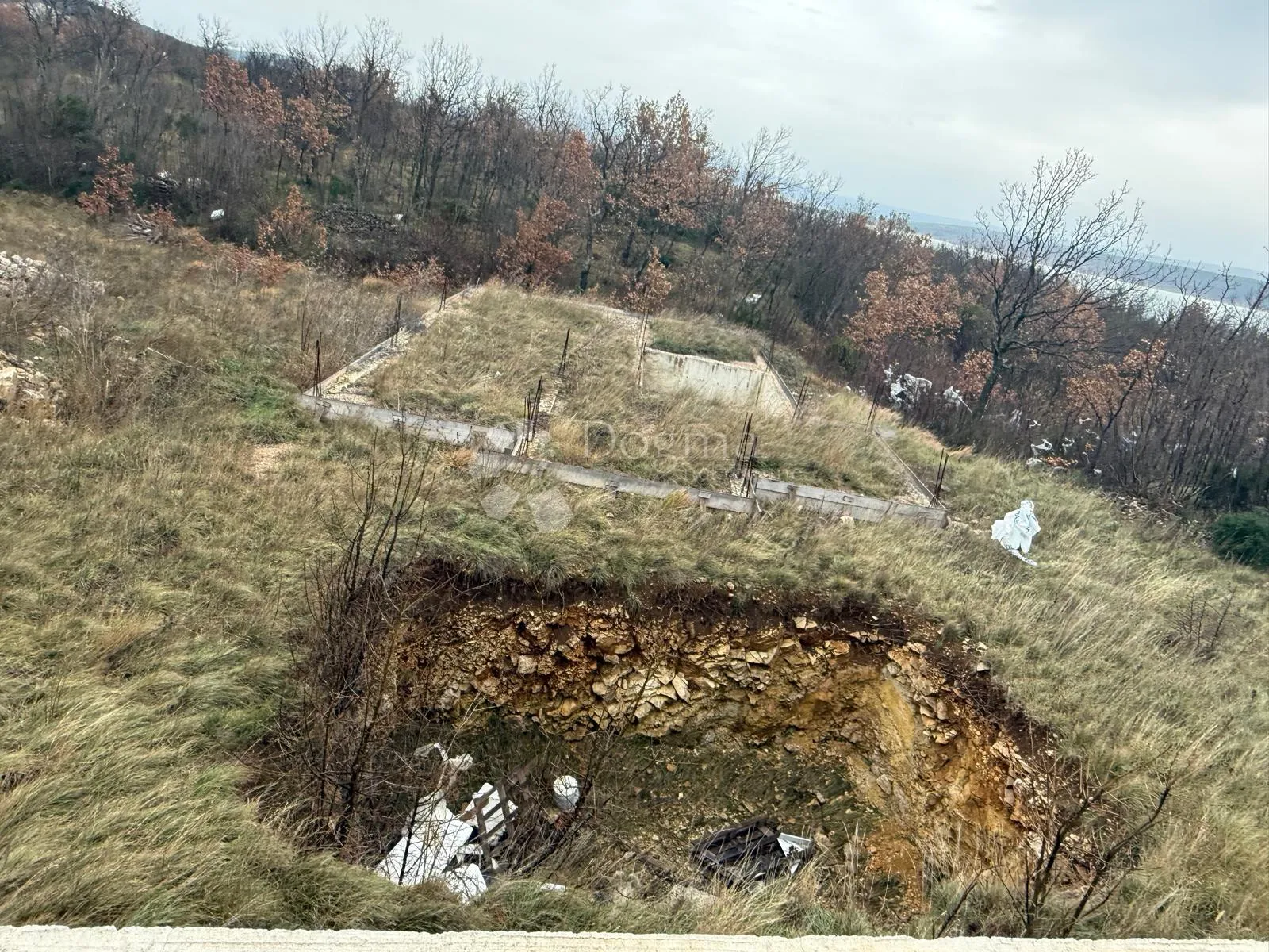 zemljište s dozvolom i temeljima pogled more - slika 6