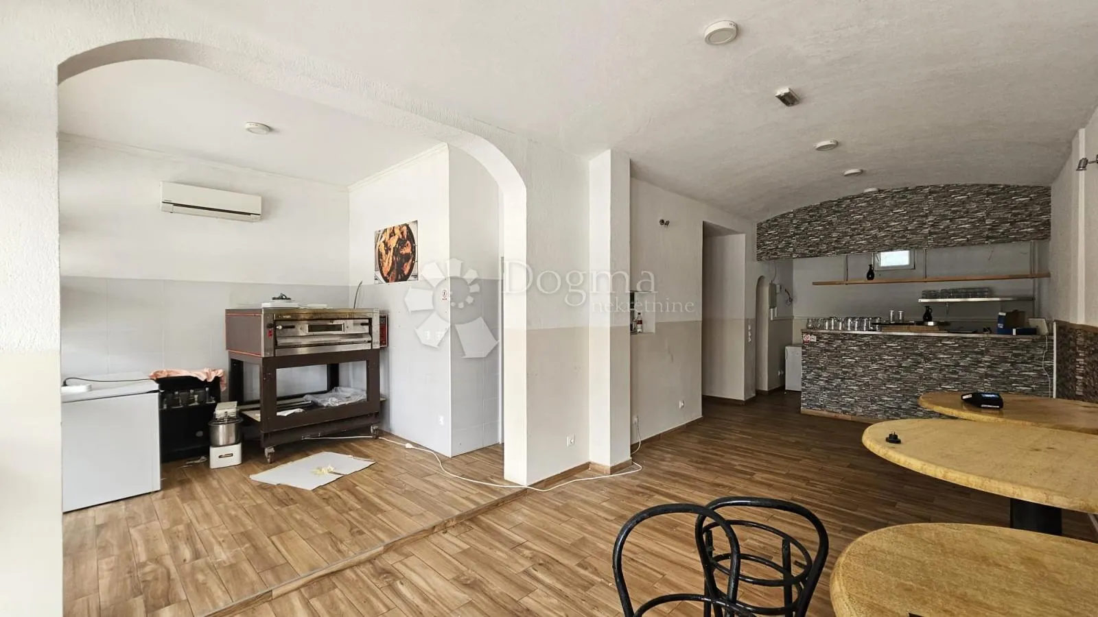 poslovni prostor - pizzeria - okolica poreča - 50 m od mora - slika 2