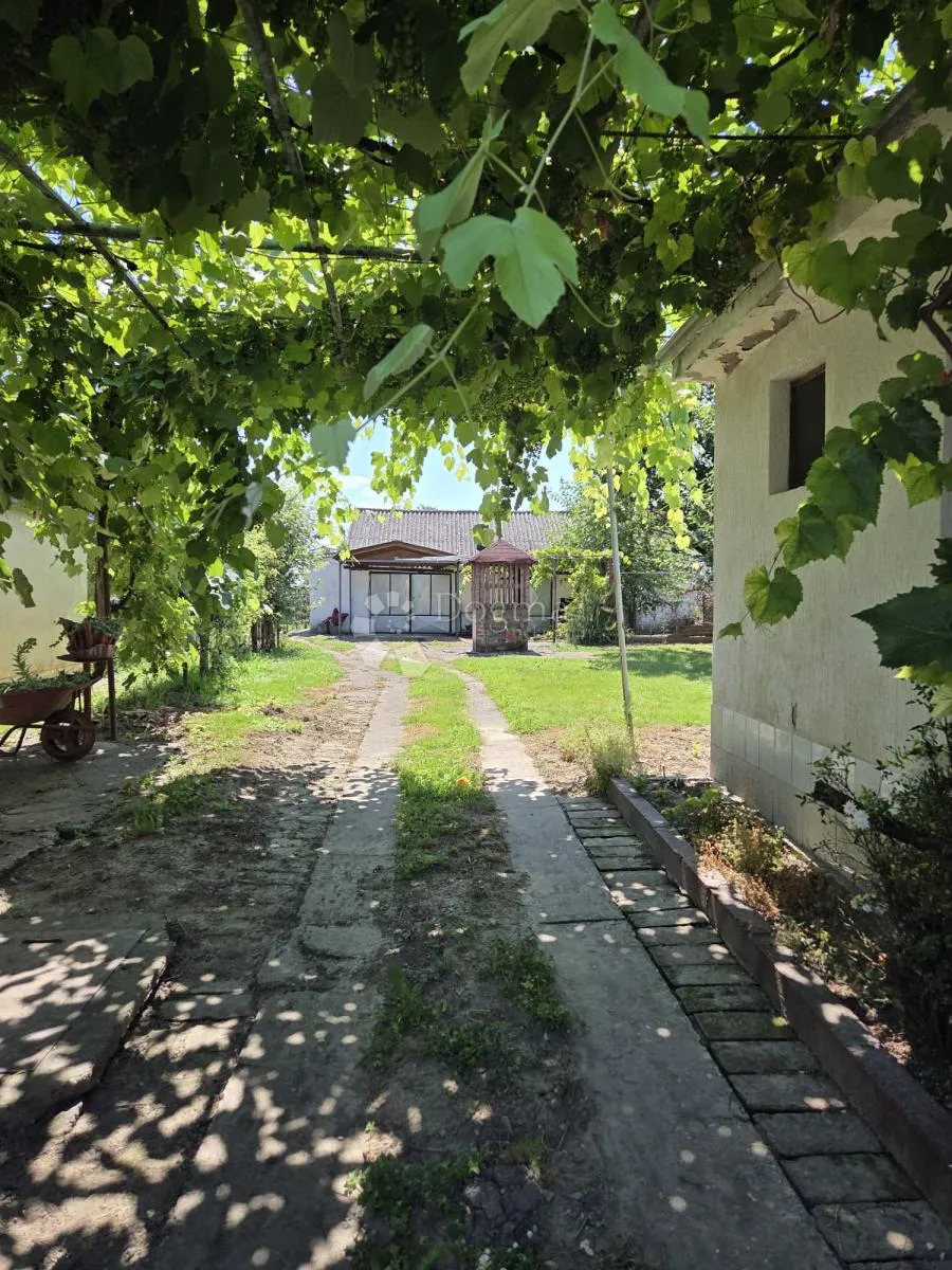 prostrana kuća s 2 stana u grabovcu - slika 7