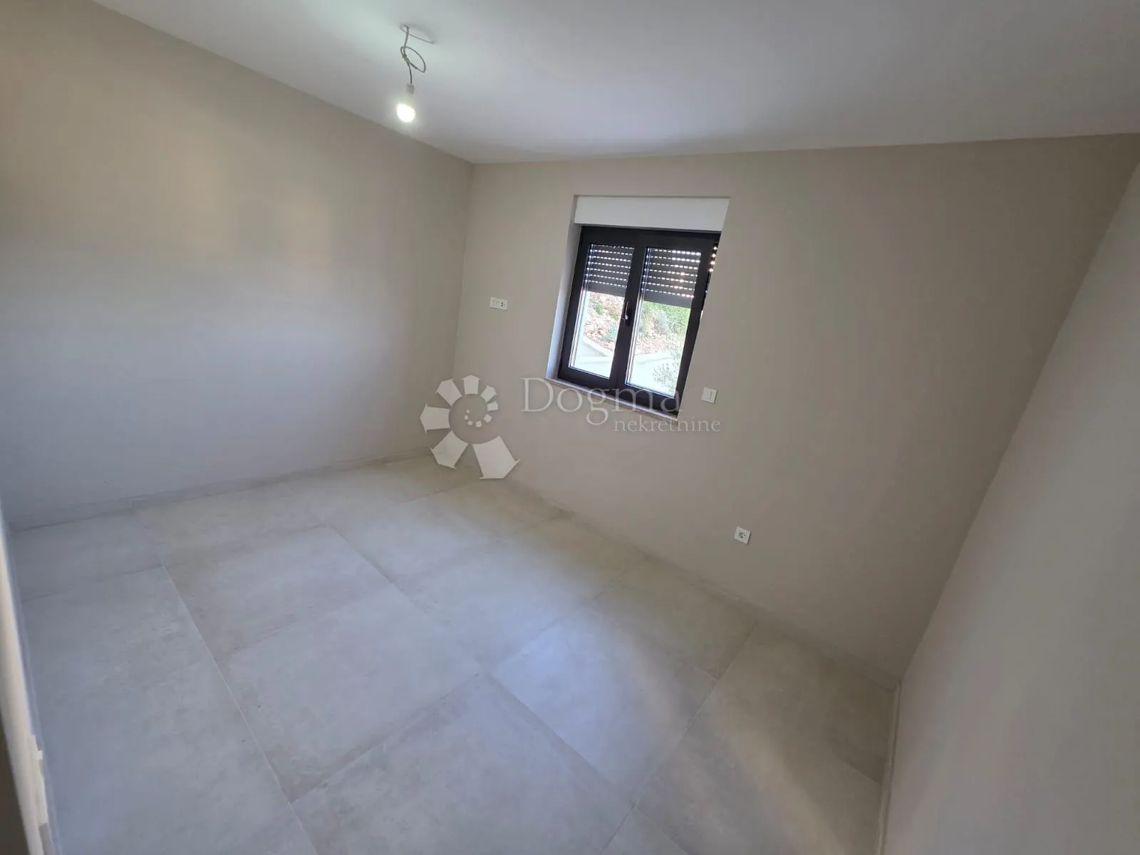 rogoznica- prizemlje u novogradnji 70m od mora - slika 14