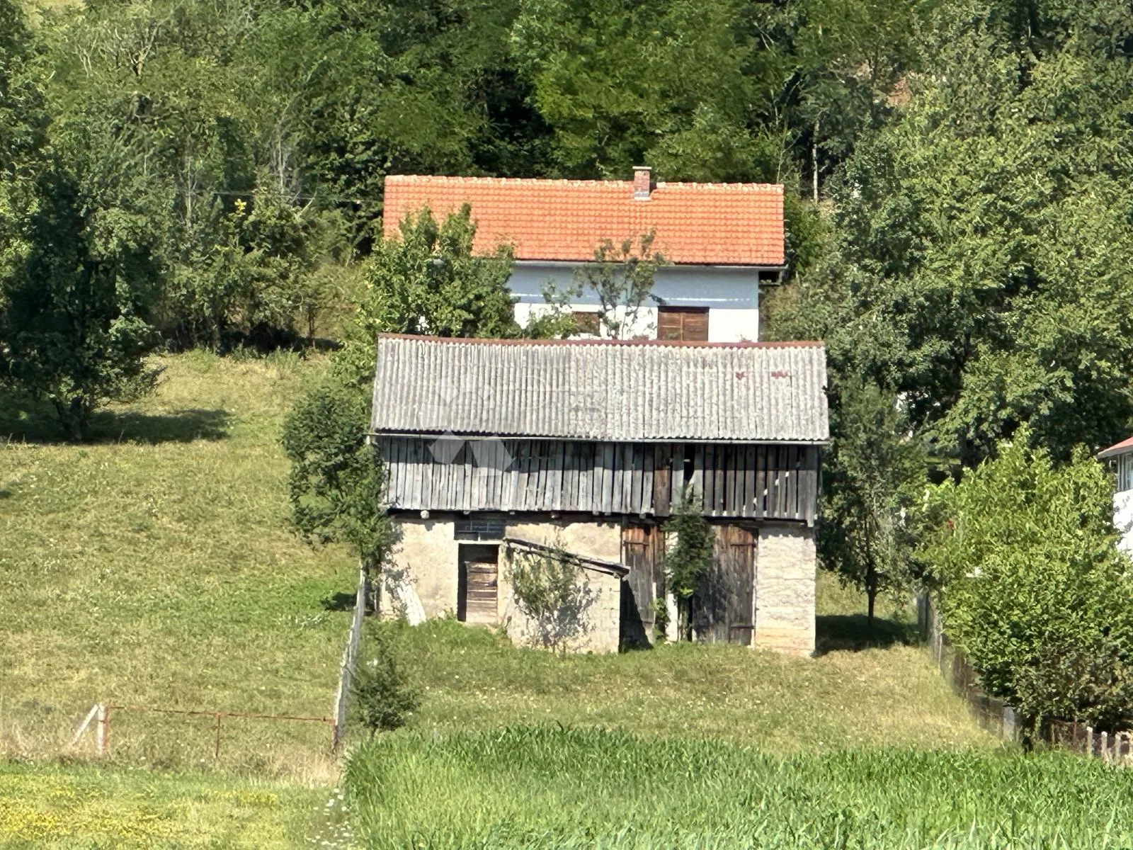 seosko imanje s dva pomoćna objekta i 3800m2 zemljišta - slika 7