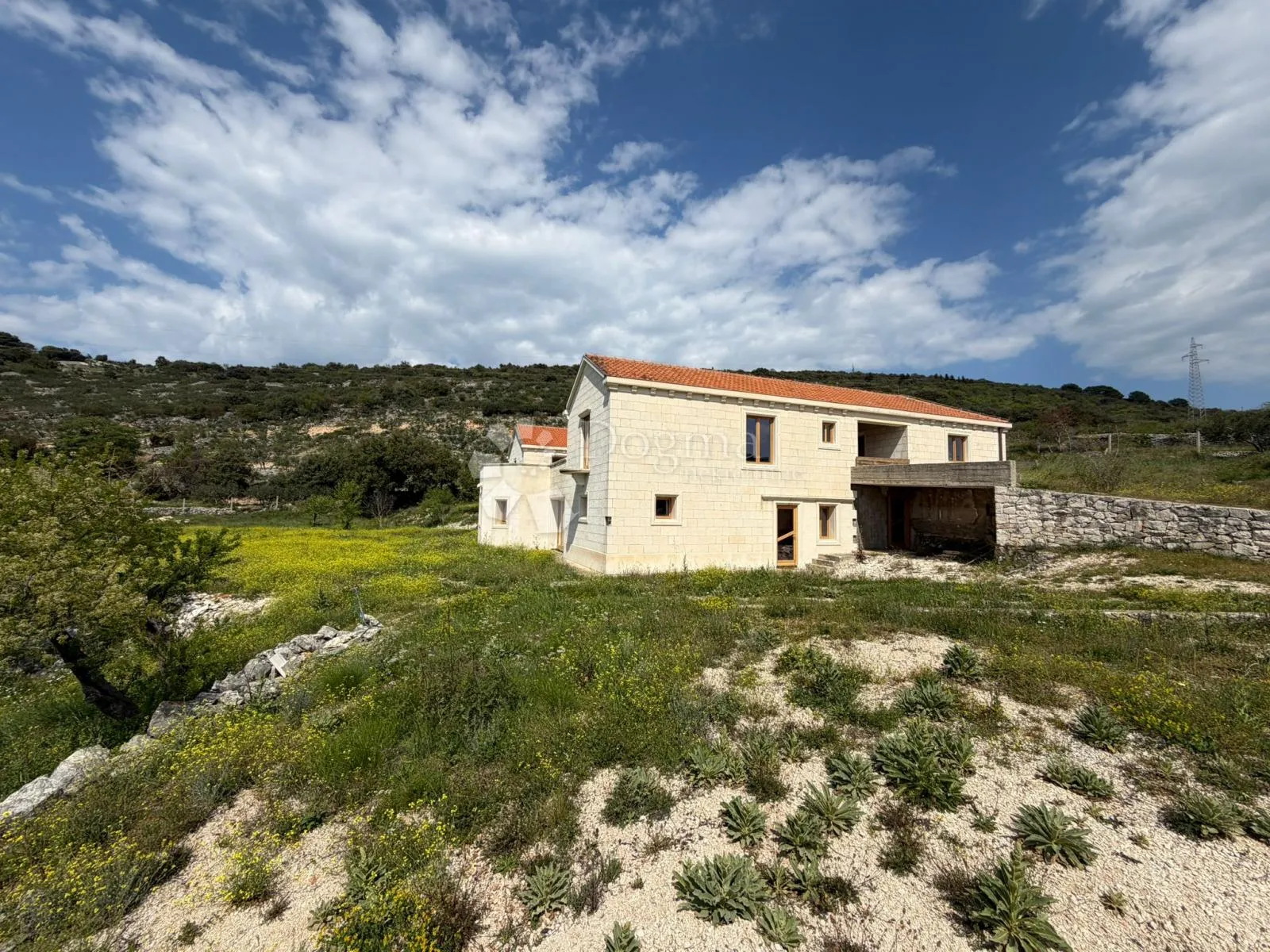 mediteranska oaza privatnosti – kamena rezidencija na braču - slika 12