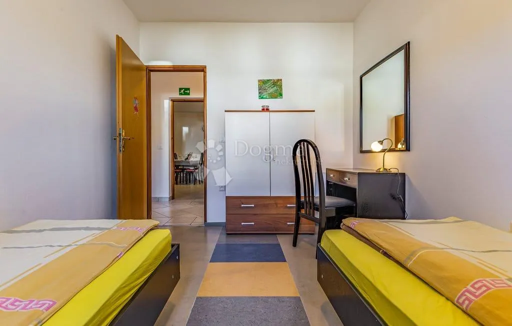 medulin, kuća sa dva apartmana na mirnoj lokaciji - slika 12