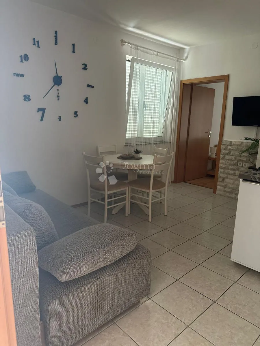 vodice – kuća s 6 apartmana blizu mora - slika 5
