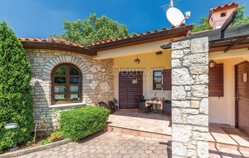 kamena kuća na šarmantnom imanju - slika 7